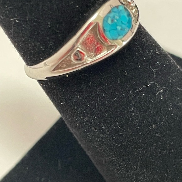 Elegant Silver Tone Ring with Blue Gemstone Chips Size 6 - Picture 3 of 5